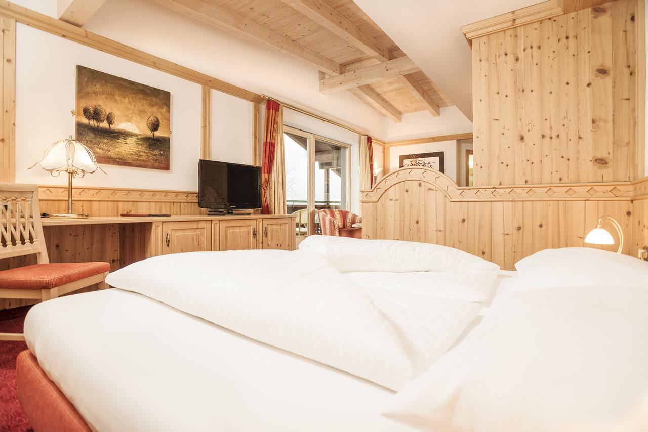 Hotel Alpenhof Kristall マイヤーホーフェン エクステリア 写真